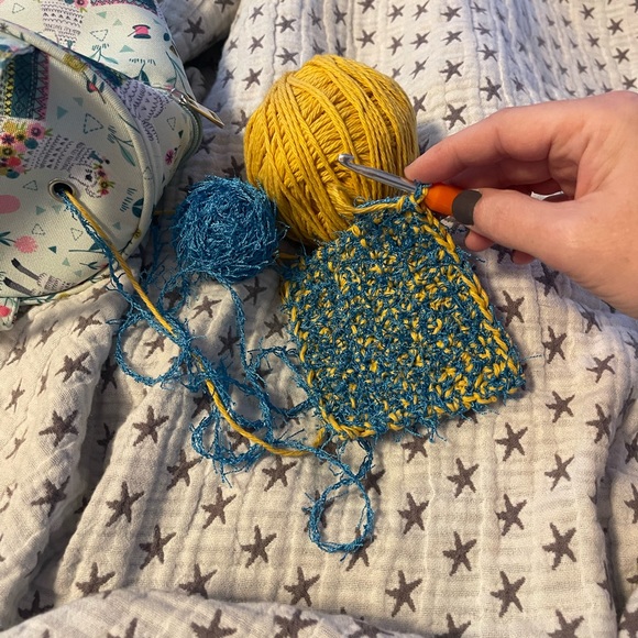 ⭐️⭐️⭐️⭐️⭐️ Rated Item - Large Handmade Crochet Dish/Multipurpose Scrubby - Picture 3 of 7